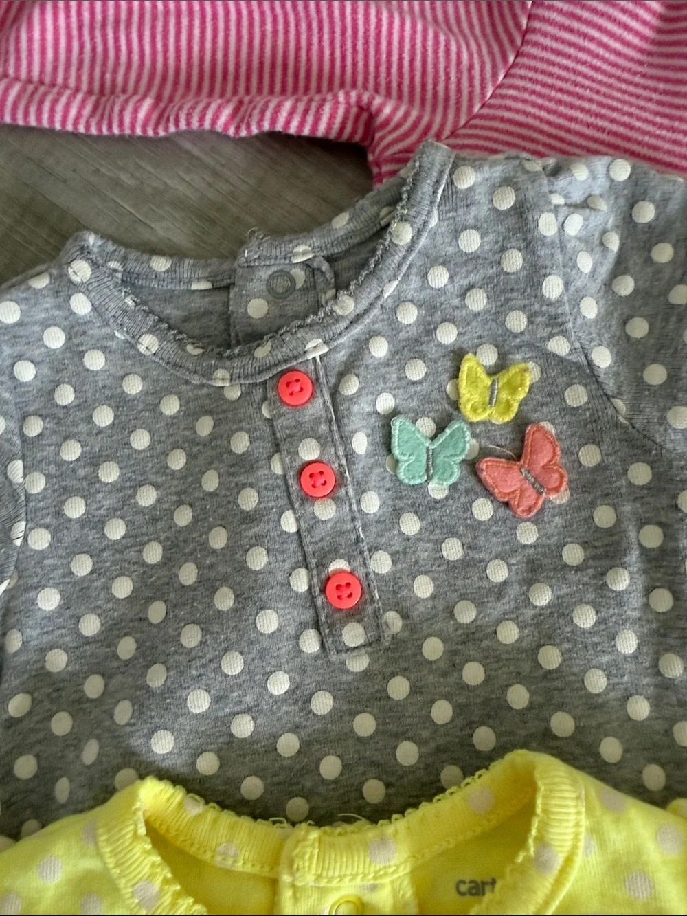 Carters 5 pieces - 6 month girl